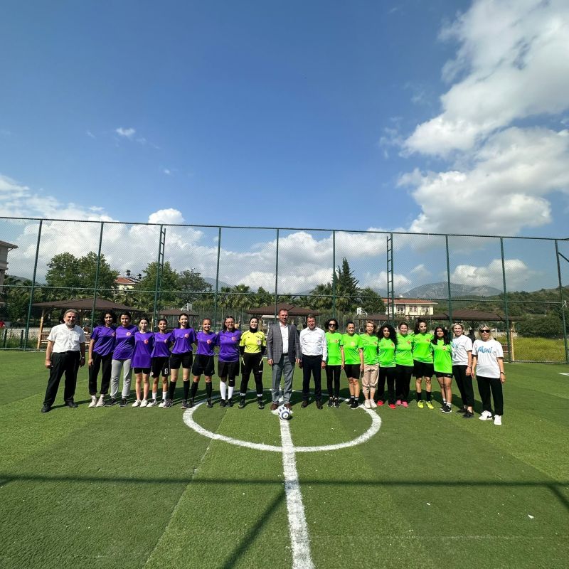 Anneler Günü Etkinlikleri Kapsamında Kadınlar Halı Saha Maçı Düzenlendi
